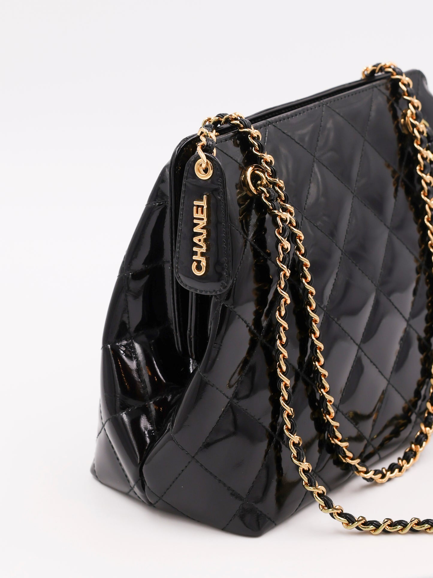 CHANEL Classic Shoulder Bag Lackleder schwarz GHW
