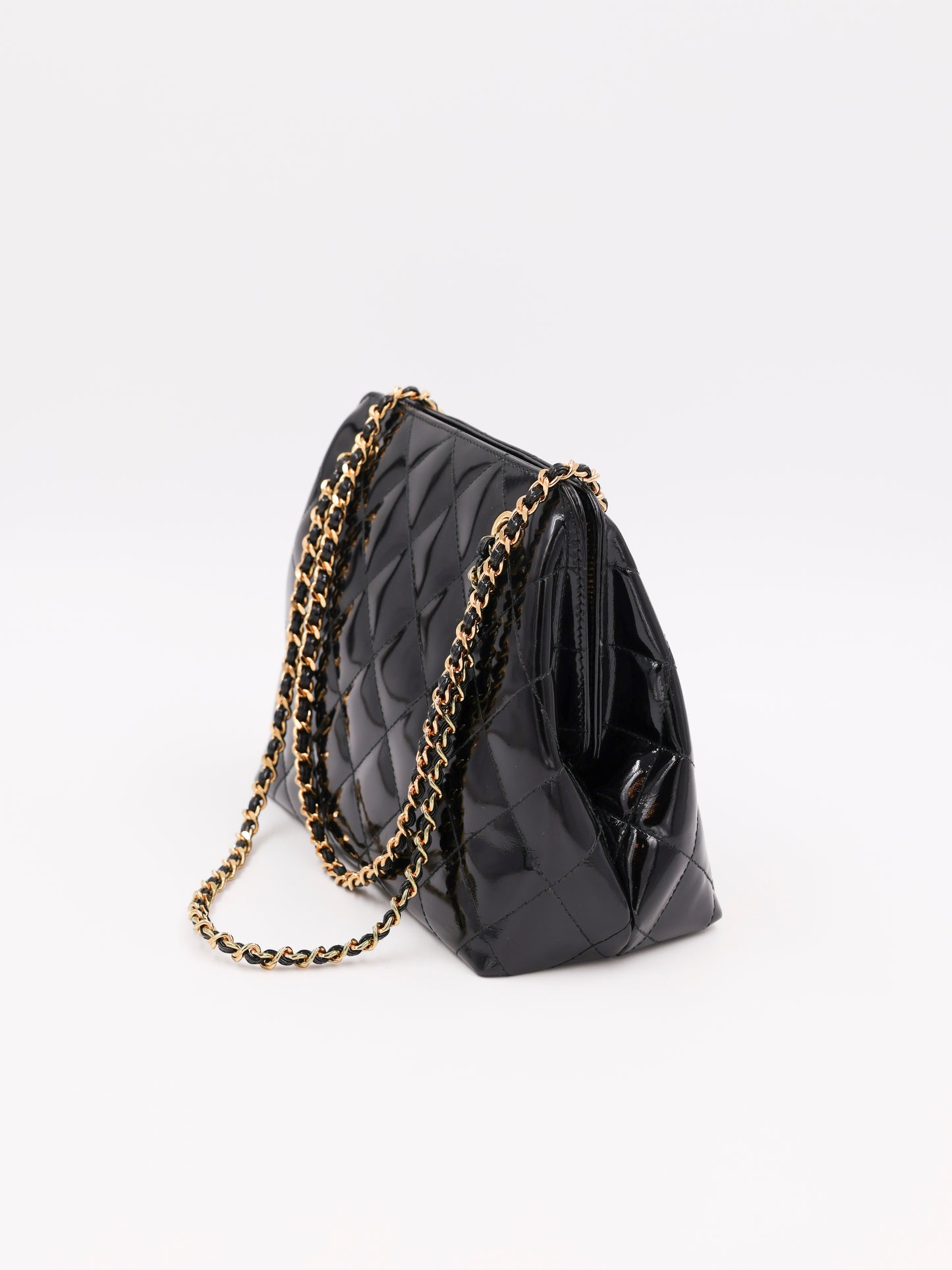 CHANEL Classic Shoulder Bag Lackleder schwarz GHW