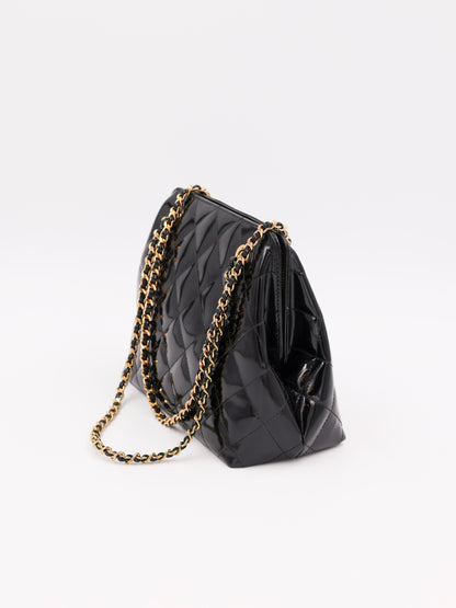 CHANEL Classic Shoulder Bag Lackleder schwarz GHW