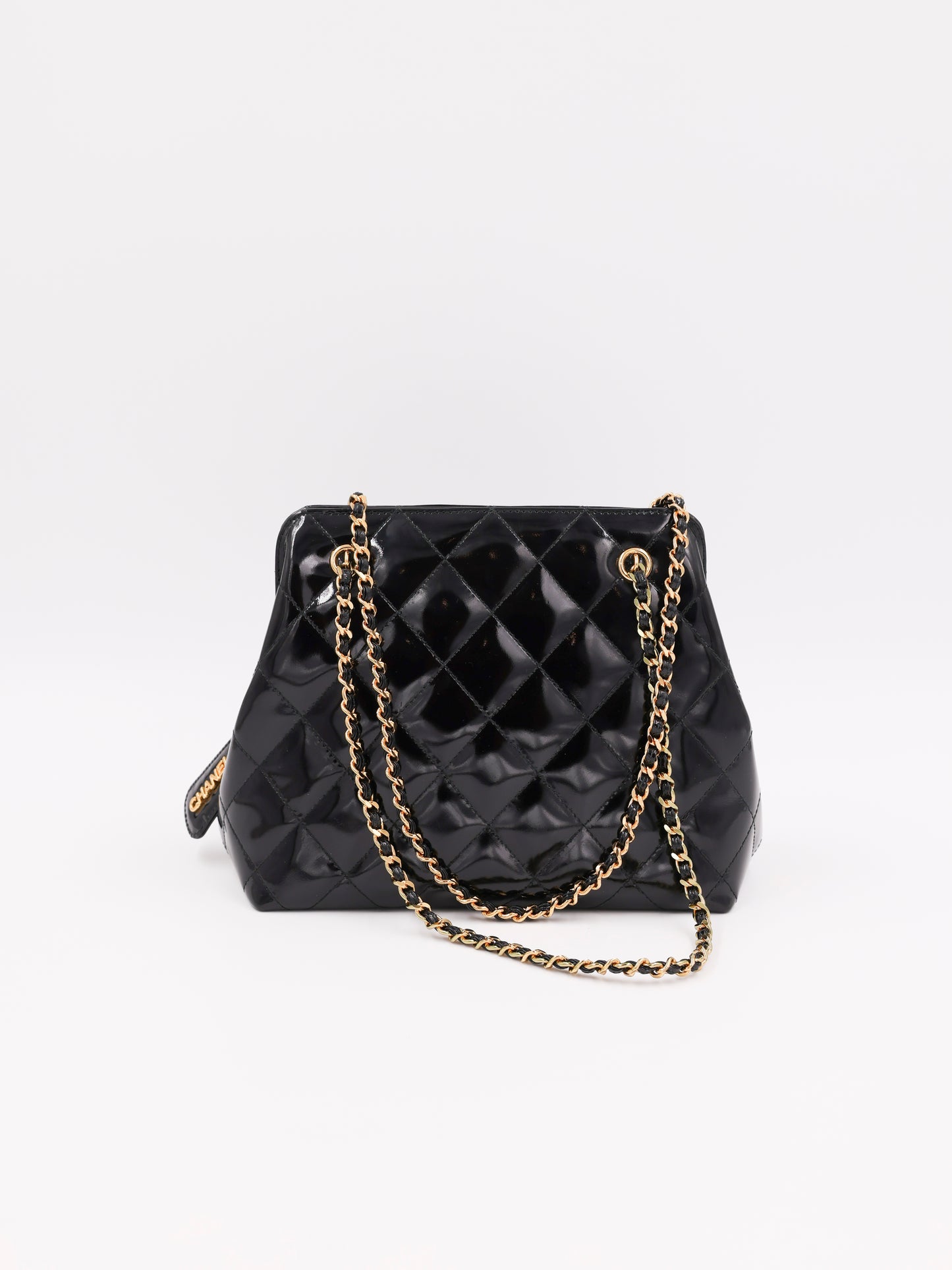 CHANEL Classic Shoulder Bag Lackleder schwarz GHW