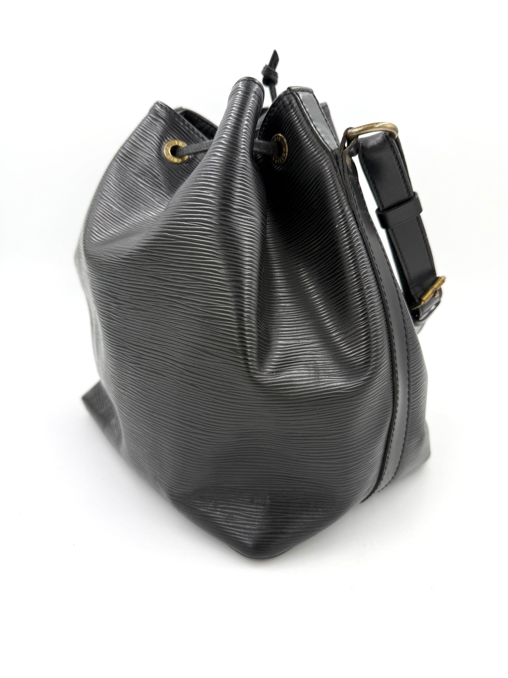 LOUIS VUITTON Noe petit Epi schwarz aus geprägtem Leder mit Zugband und verstellbarem Schulterriemen