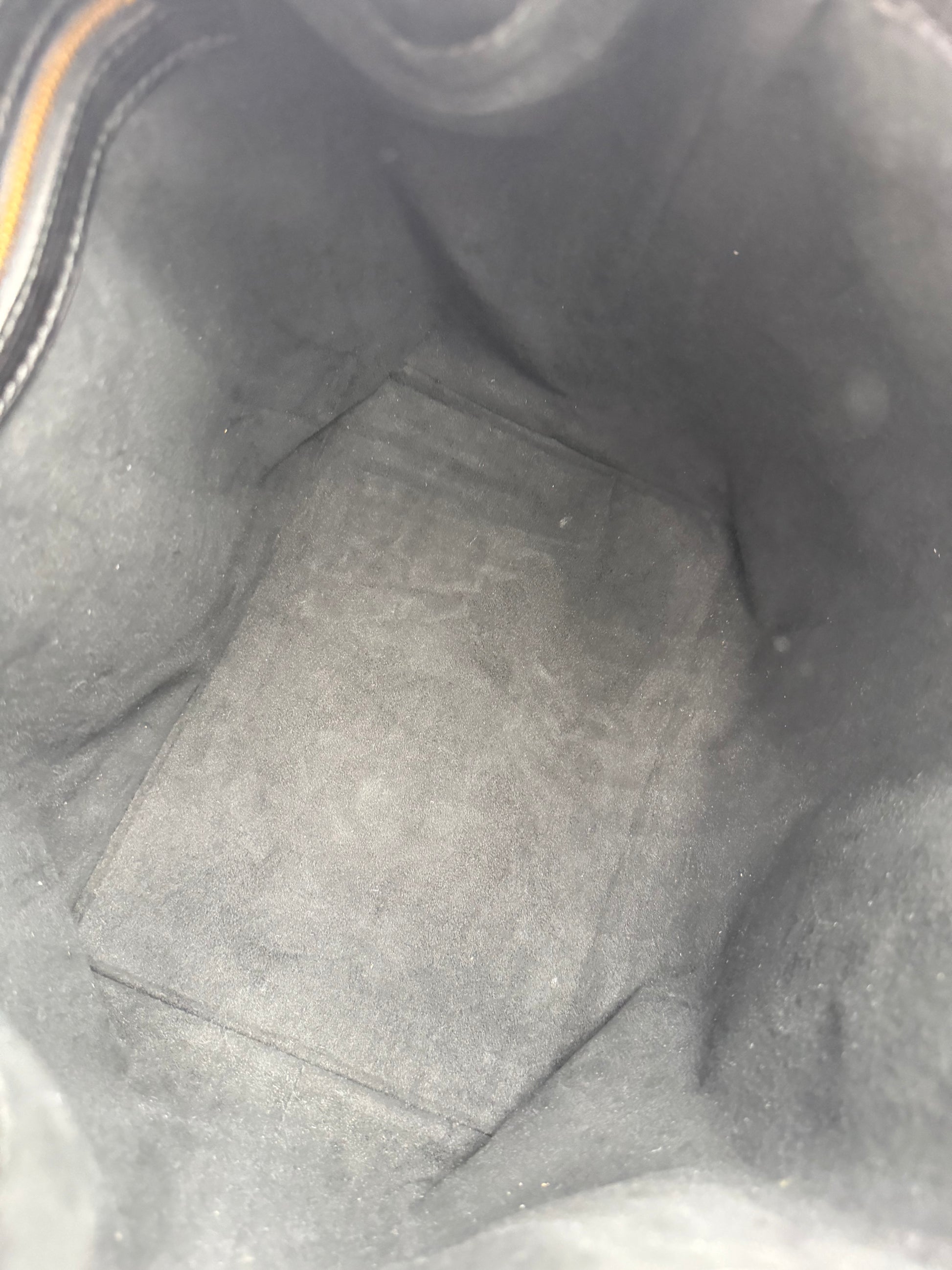 LOUIS VUITTON Noe petit Epi schwarz mit weichem Innenfutter aus Stoff in hochwertiger Verarbeitung