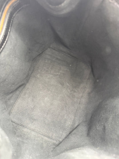 LOUIS VUITTON Noe petit Epi schwarz mit weichem Innenfutter aus Stoff in hochwertiger Verarbeitung
