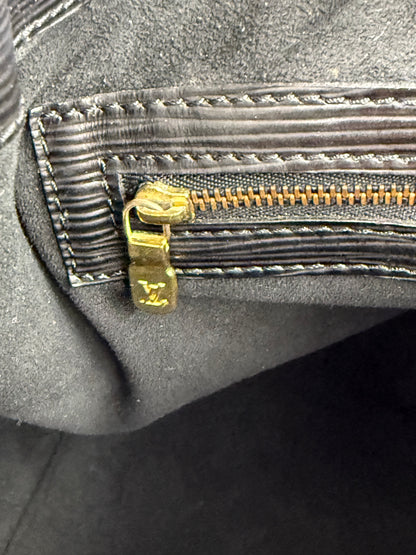 LOUIS VUITTON Noe petit Epi schwarz mit goldfarbenem Reißverschluss und feiner Innenraumnähte aus weichem Stoff