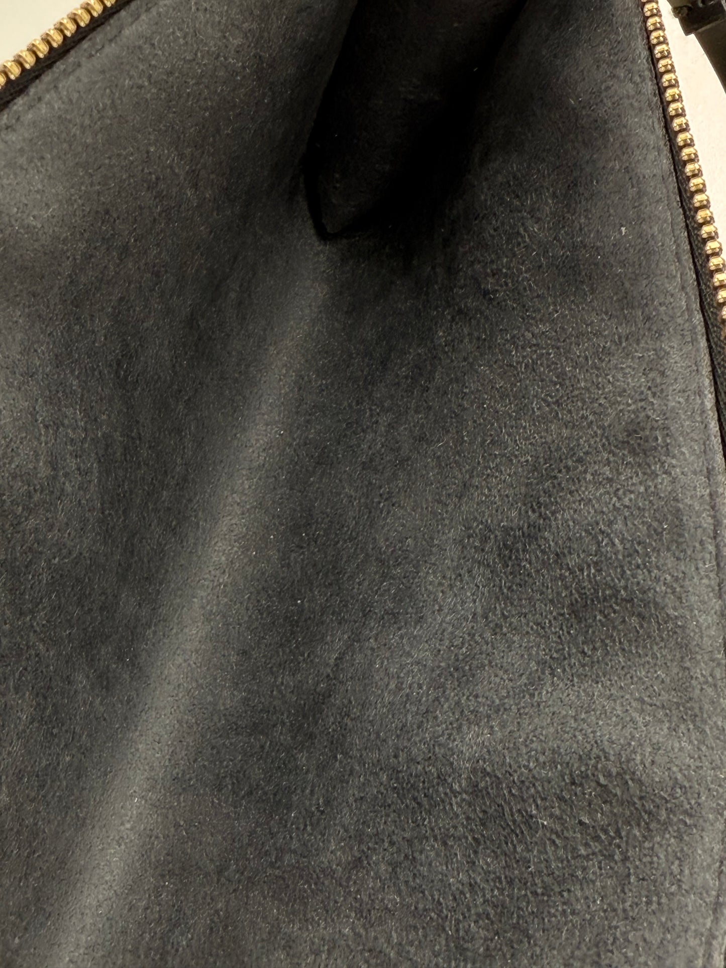LOUIS VUITTON Pochette Accessoires Epi schwarz
