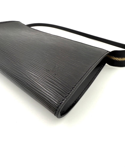 LOUIS VUITTON Pochette Accessoires Epi schwarz