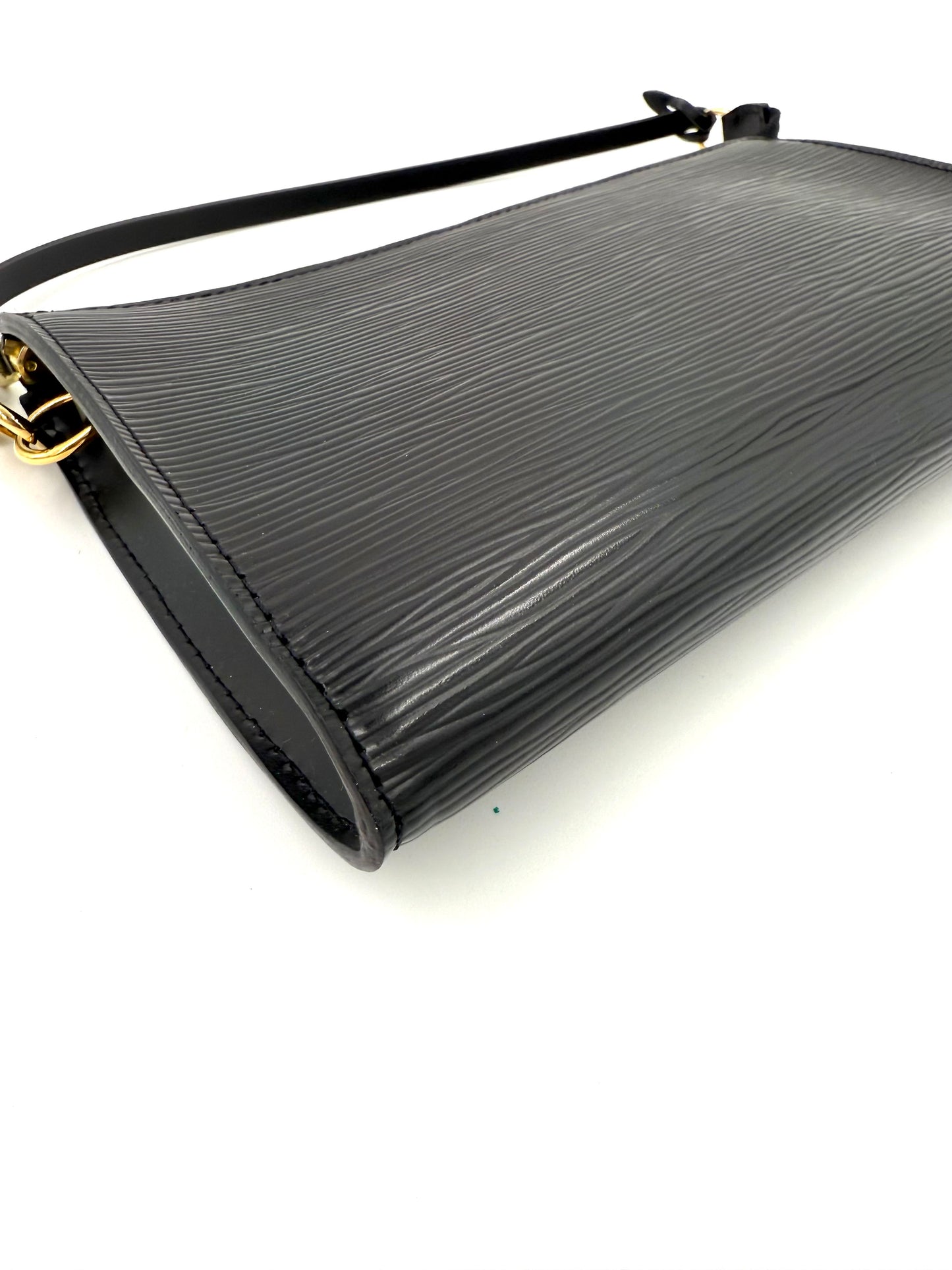 LOUIS VUITTON Pochette Accessoires Epi schwarz