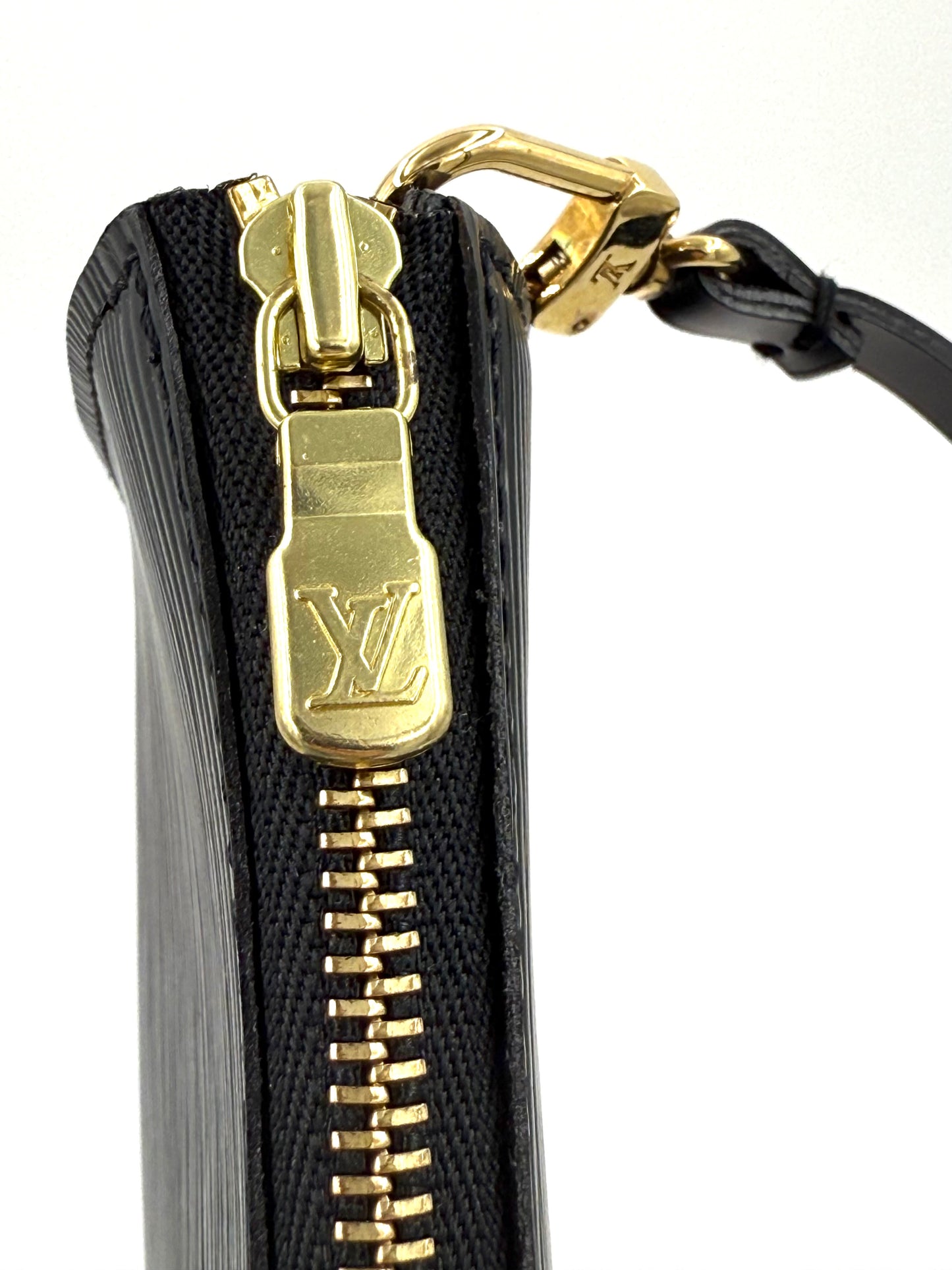LOUIS VUITTON Pochette Accessoires Epi schwarz