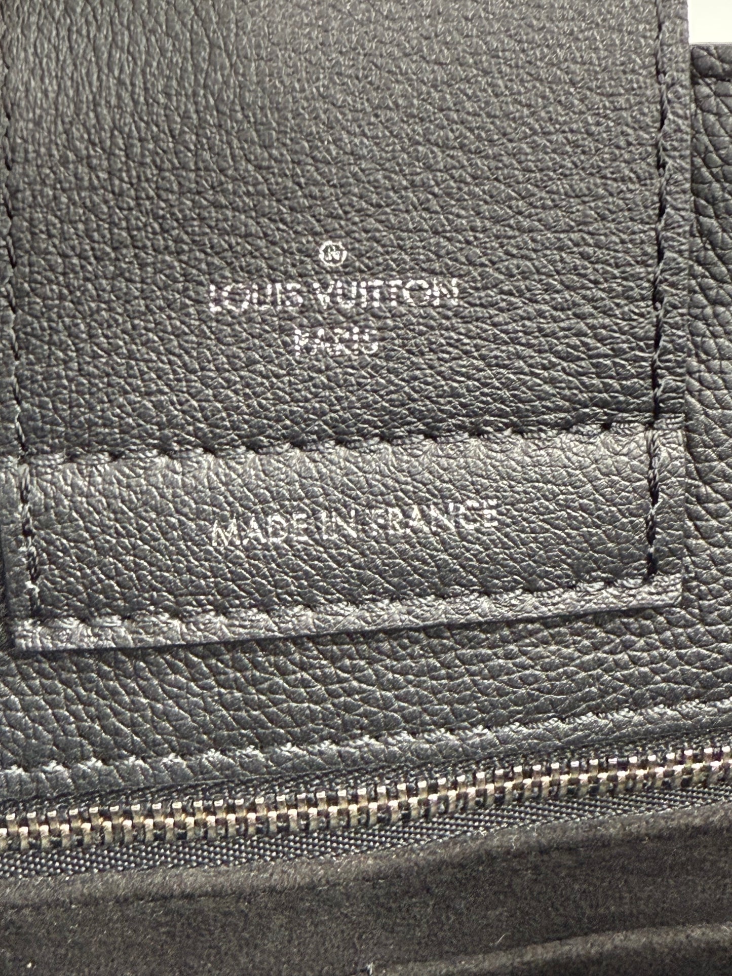 LOUIS VUITTON Lockme schwarz