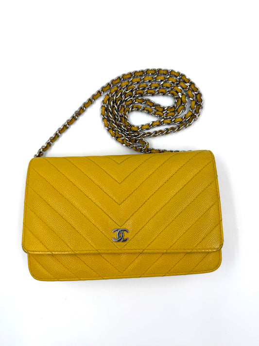 CHANEL Wallet On Chain Chevron Caviar gelb SHW gelbe Designerhandtasche mit Kettenriemen