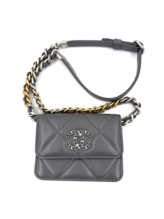 CHANEL 19 Wallet on Chain grau Lammleder