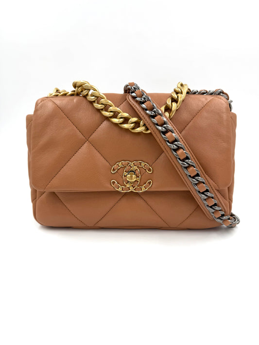 CHANEL 19 small Ziegenleder cognac GHW, braune Designerhandtasche mit Kettenriemen