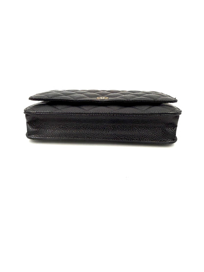 CHANEL Wallet on Chain Caviarleder schwarz GHW flache Lederclutch mit genarbtem Unterteil und gesteppter Klappe