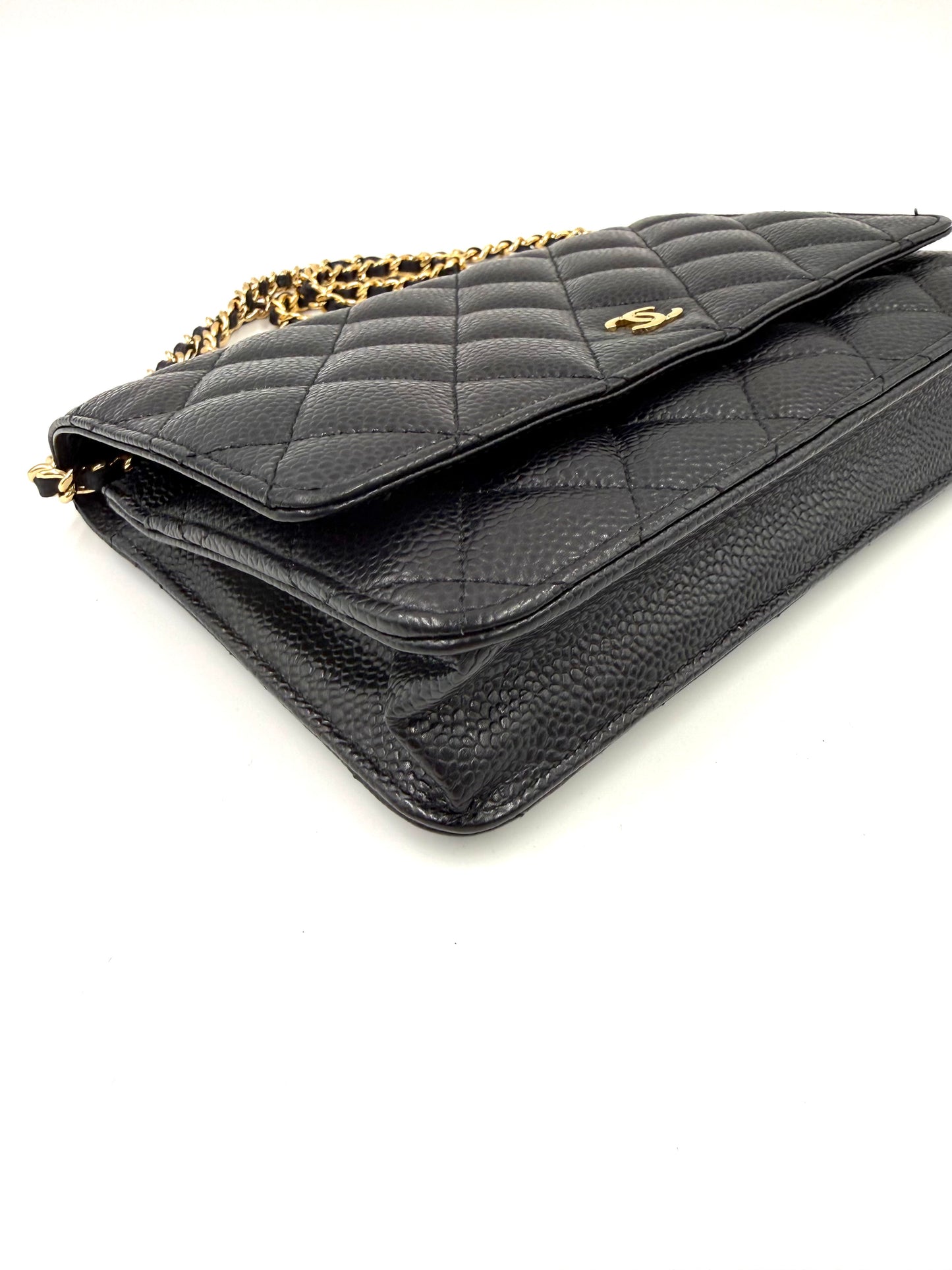 CHANEL Wallet on Chain Caviarleder schwarz GHW elegante Clutch mit gesteppter Oberfläche und goldfarbener Kette