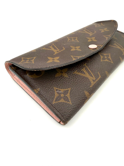 LOUIS VUITTON Emilie Monogram Canvas rose Ballerine Clutch mit rosafarbenem Knopfverschluss und klassischem Monogramm-Canvas