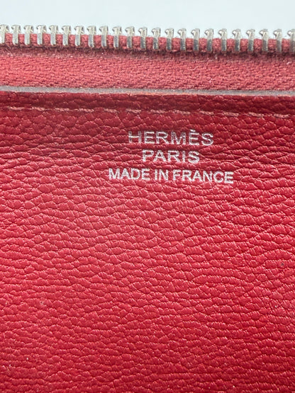 HERMÈS Azap Portemonnaie Burgunder PHW mit feiner Narbung und silberner Prägung für hochwertigen Luxus in Bordeauxrot