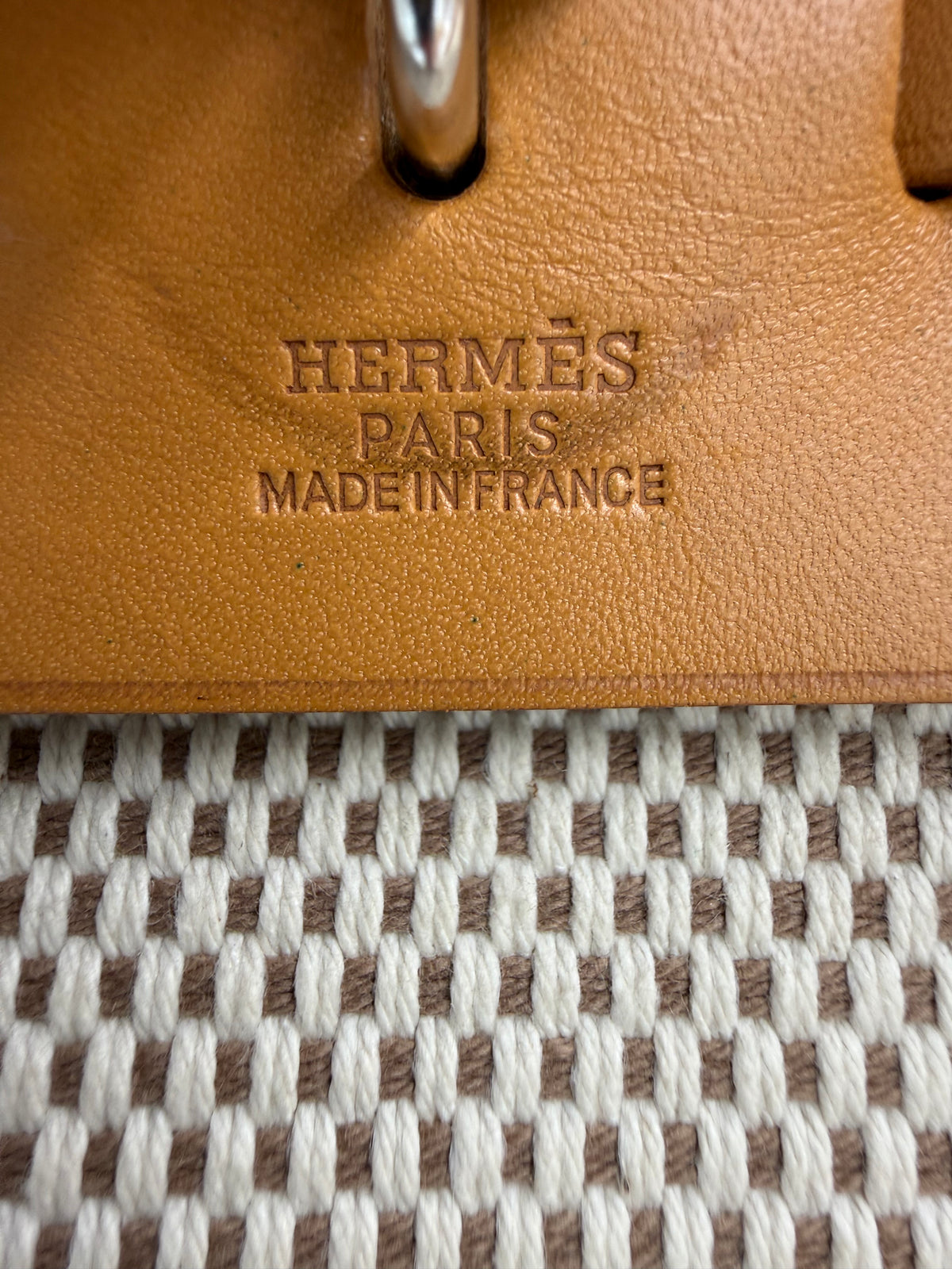 HERMÈS Herbag 39 Messenger Toile / Vache Naturelle PHW mit Hermès Paris Prägung und gewebtem Toile
