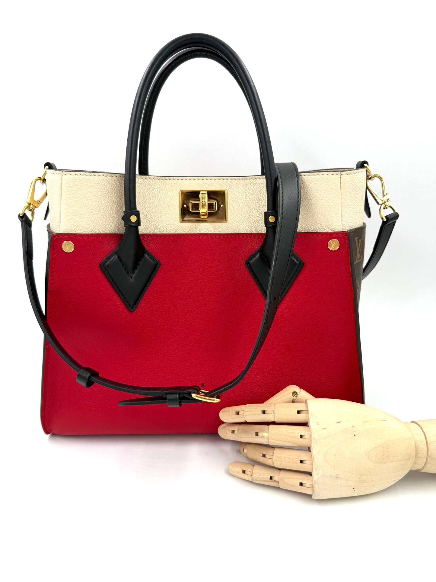 LOUIS VUITTON On my Side