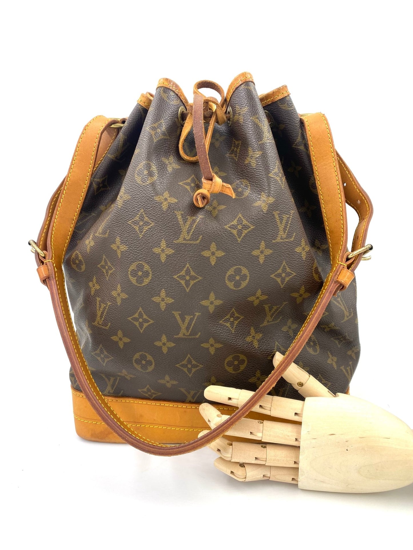 LOUIS VUITTON Vintage Sac Noe grande Monogram Canvas - Clutch & Macarons - AR0924 - Clutch & Macarons - 