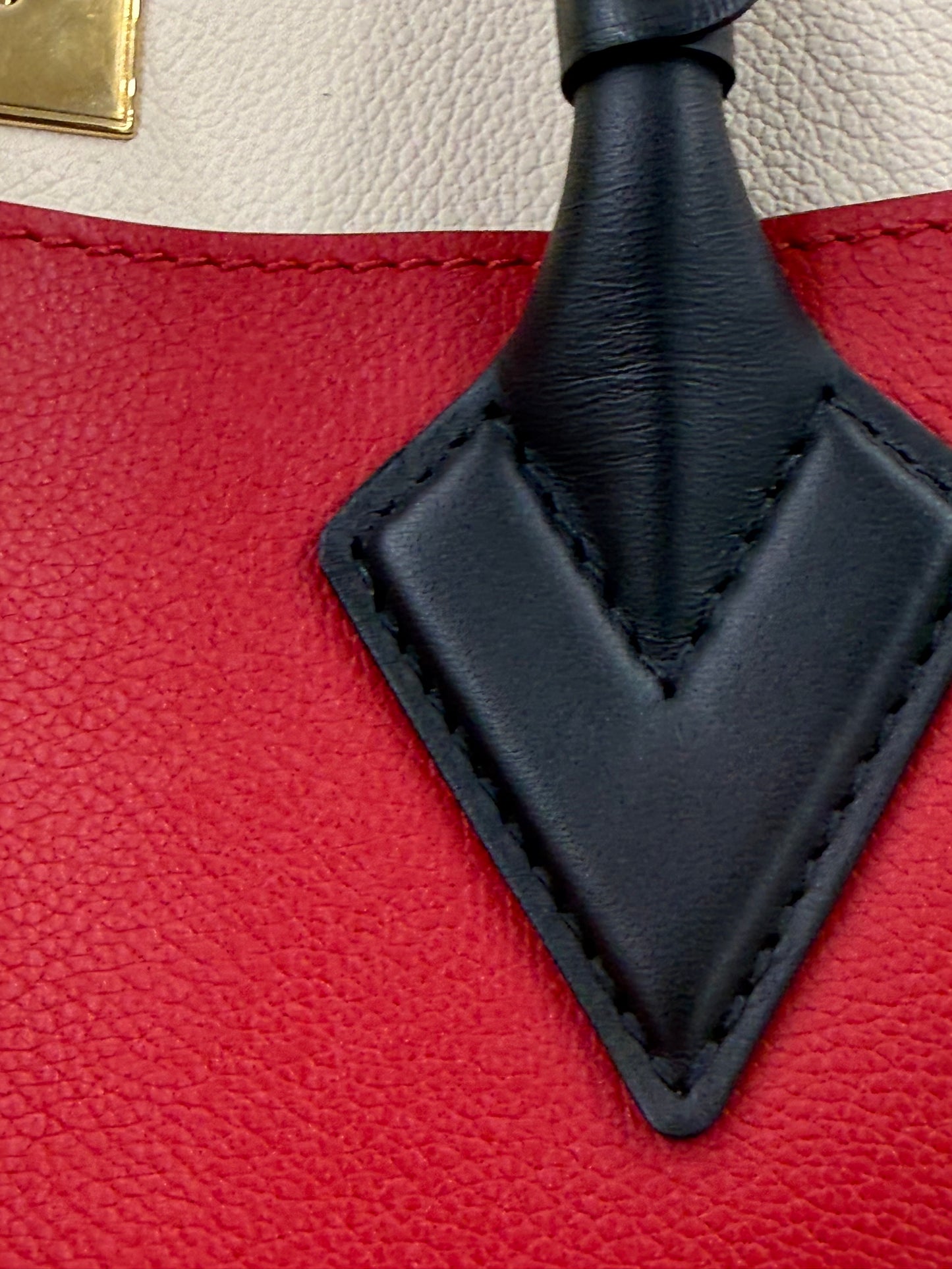 LOUIS VUITTON On my Side