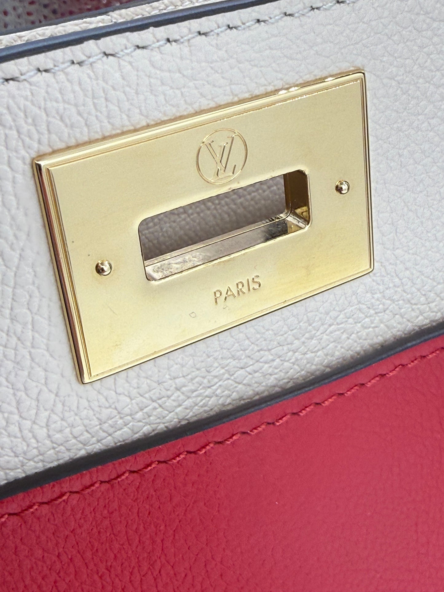 LOUIS VUITTON On my Side