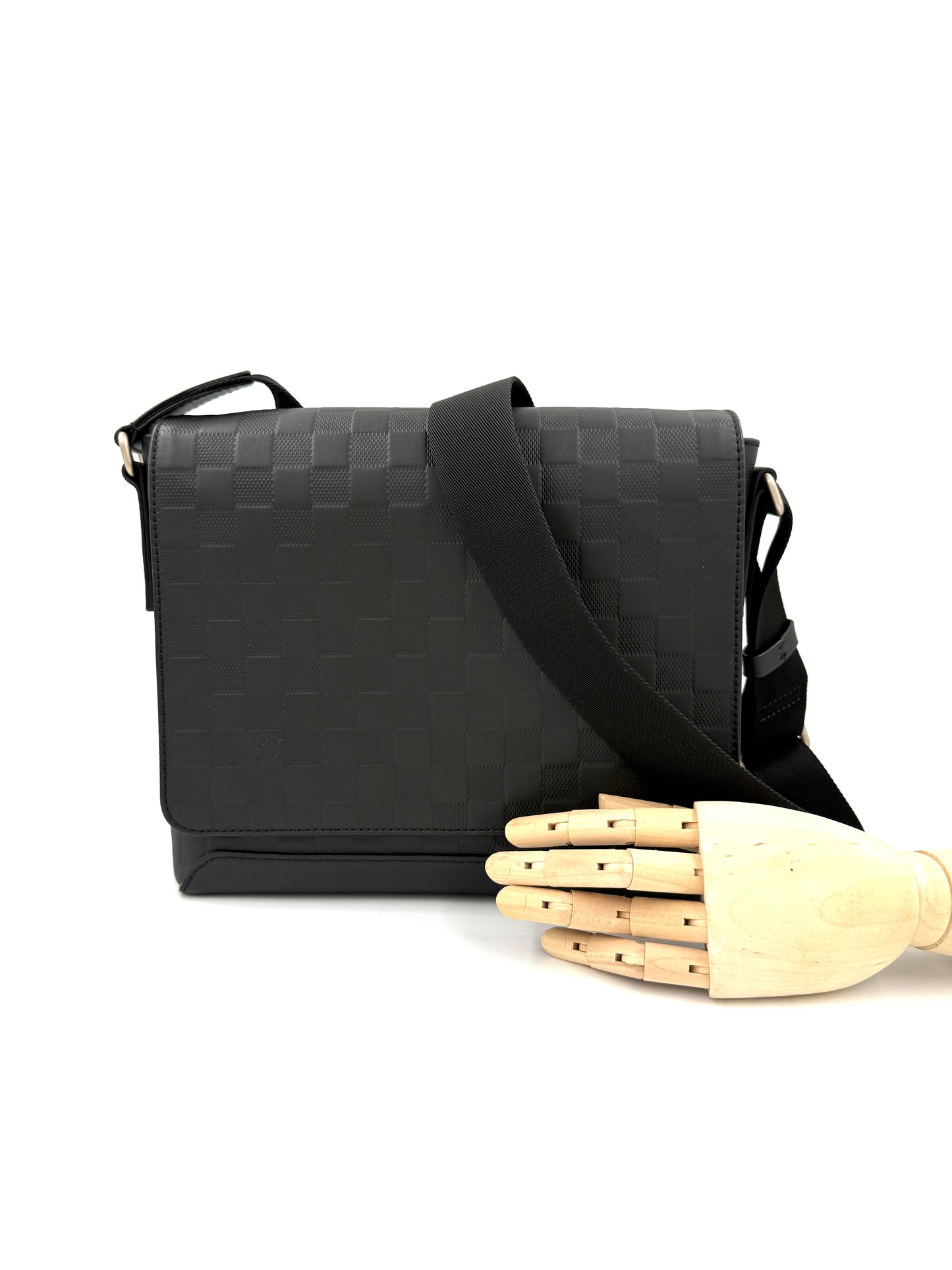 LOUIS VUITTON District PM Damier Infini