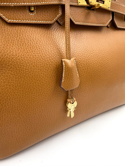 HERMÈS Birkin 35 Ardennes Gold GHW in Braun mit goldfarbenem Schloss und Schlüssel