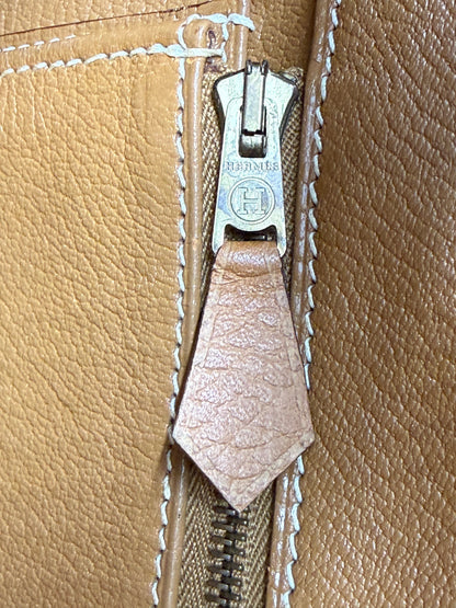 HERMÈS Birkin 35 Ardennes Gold GHW Detailansicht des hochwertigen Reißverschlusses