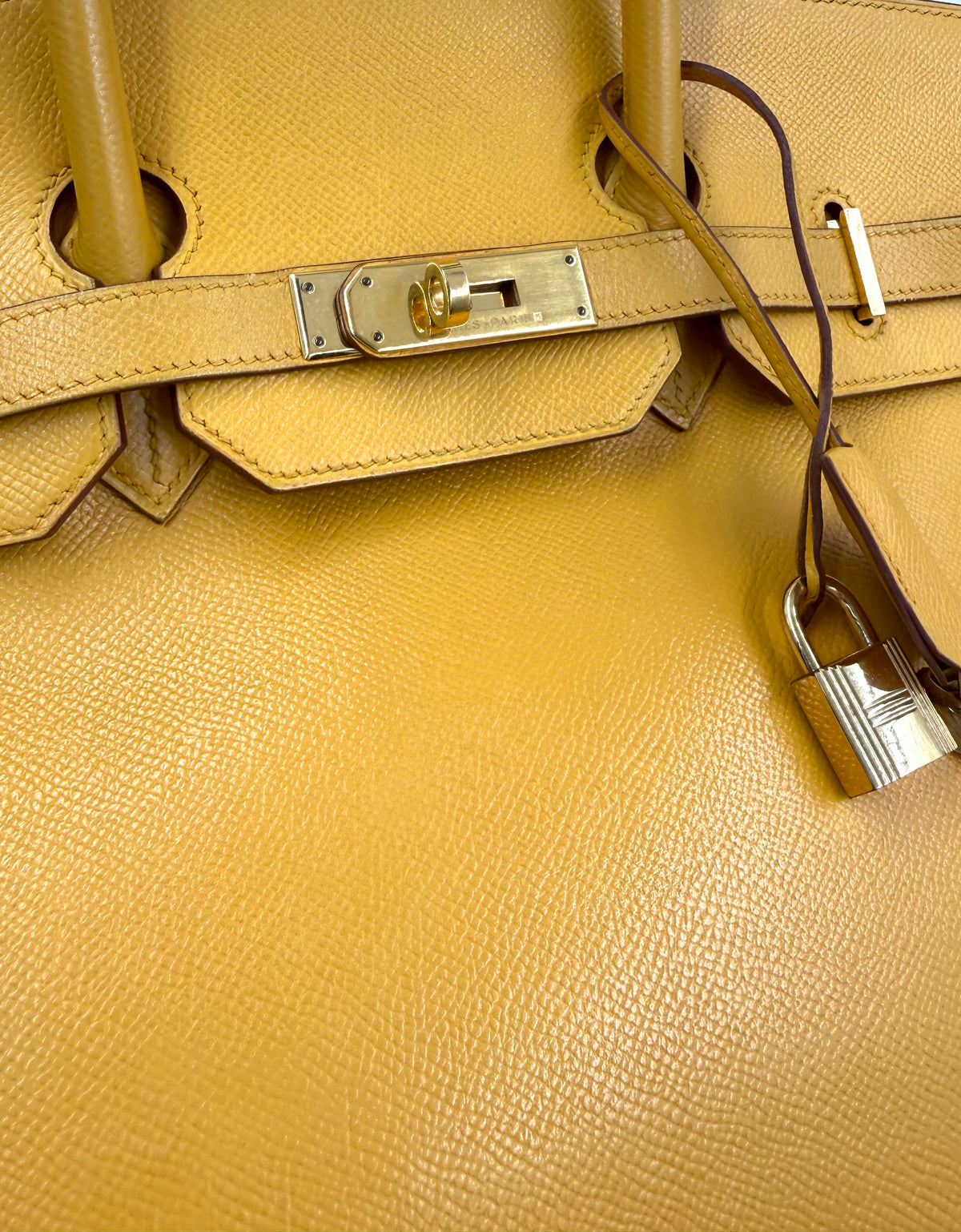 HERMÈS Birkin 35 Courchevel Gelb GHW aus gelbem Leder mit goldfarbenem Verschluss