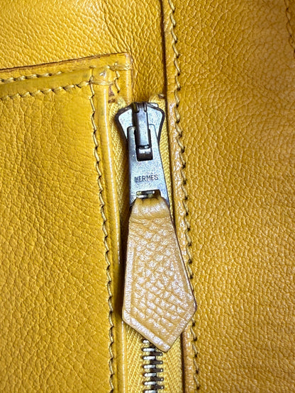 Detailaufnahme der HERMÈS Birkin 35 Courchevel Gelb GHW mit hochwertigem Reißverschluss unerquicklich