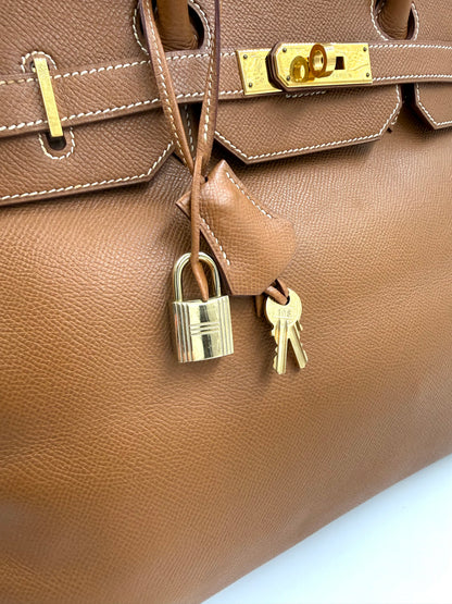 HERMÈS Birkin 35 Courchevel Gold GHW in Braun mit Schloss und Schlüsseln