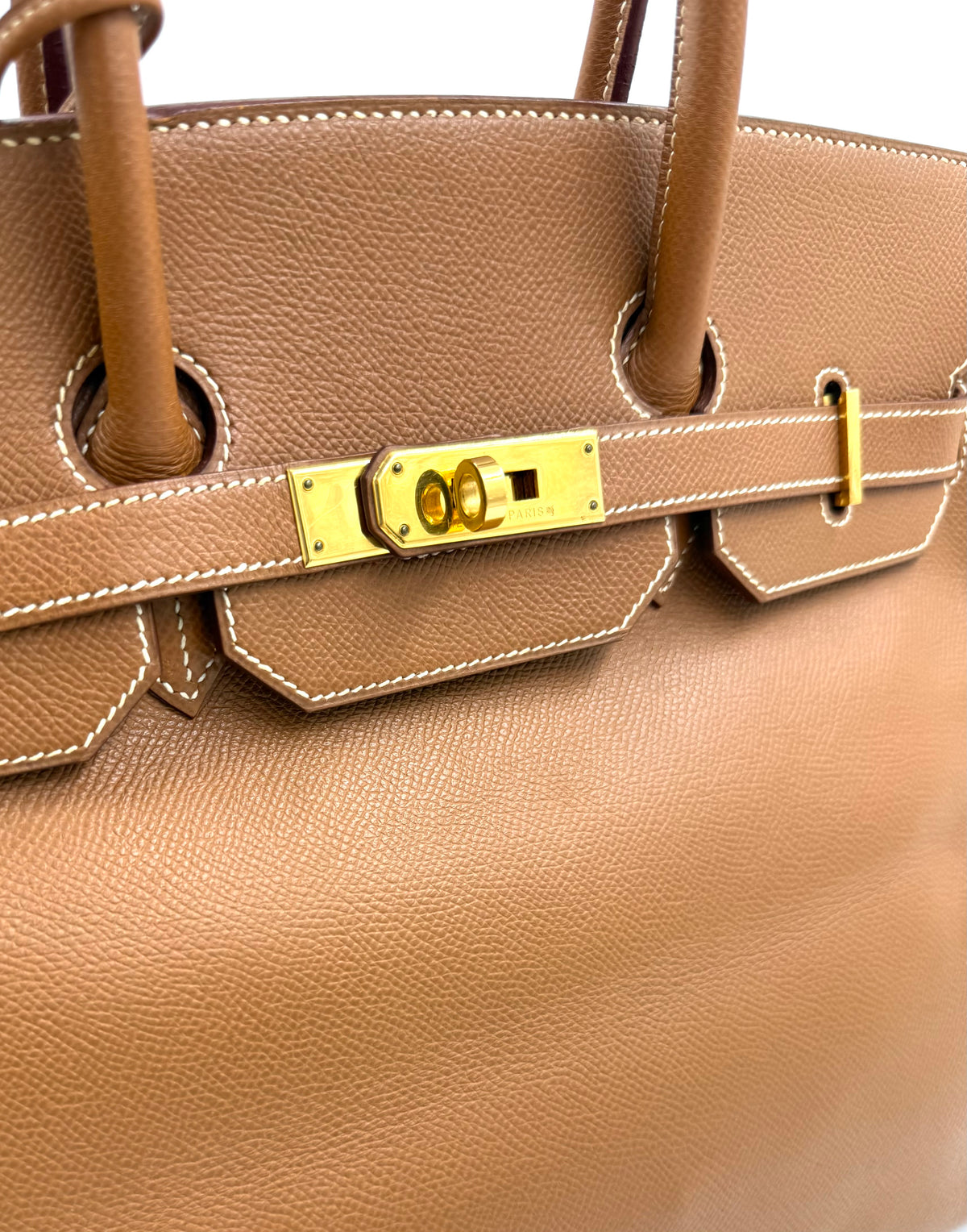 HERMÈS Birkin 35 Courchevel Gold GHW in Gold mit goldfarbenem Verschluss