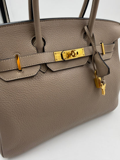 HERMÈS Birkin 30 Clemence Gris GHW in Grau mit goldfarbenem Verschluss