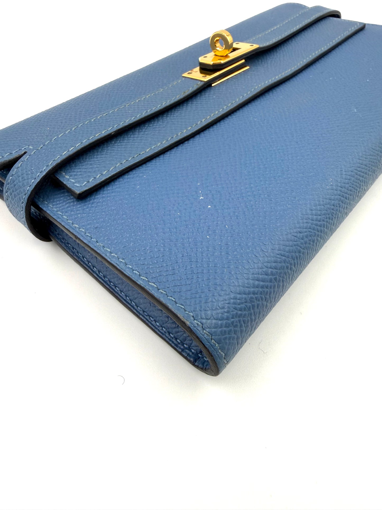 HERMÈS Kelly long Wallet Epsom Bleu Izmir GHW elegante Geldbörse aus genarbtem Leder mit goldfarbenem Verschluss