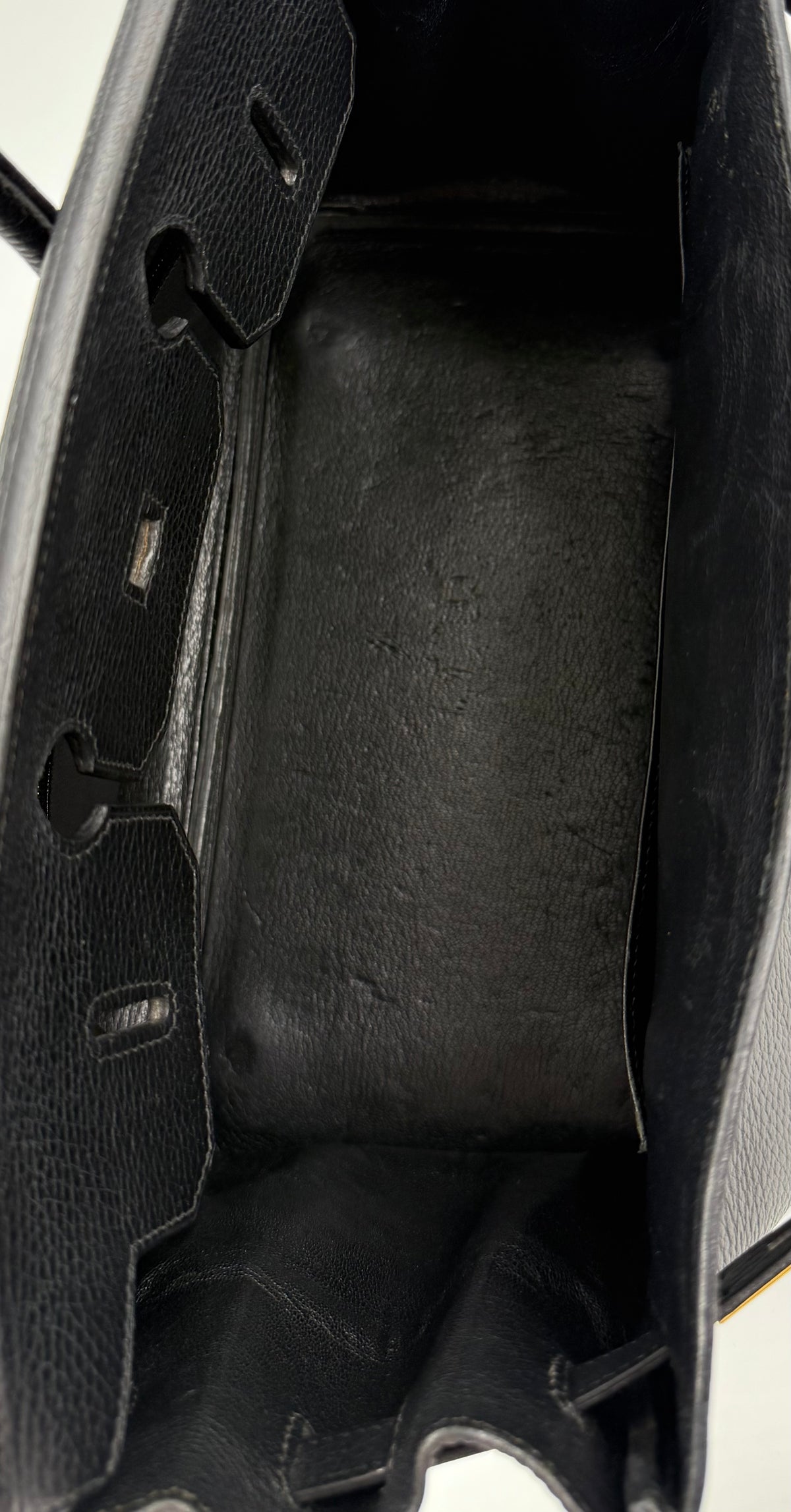 HERMÈS Birkin 35 Ardennes schwarz GHW Innenansicht mit schwarzem Lederinterieur