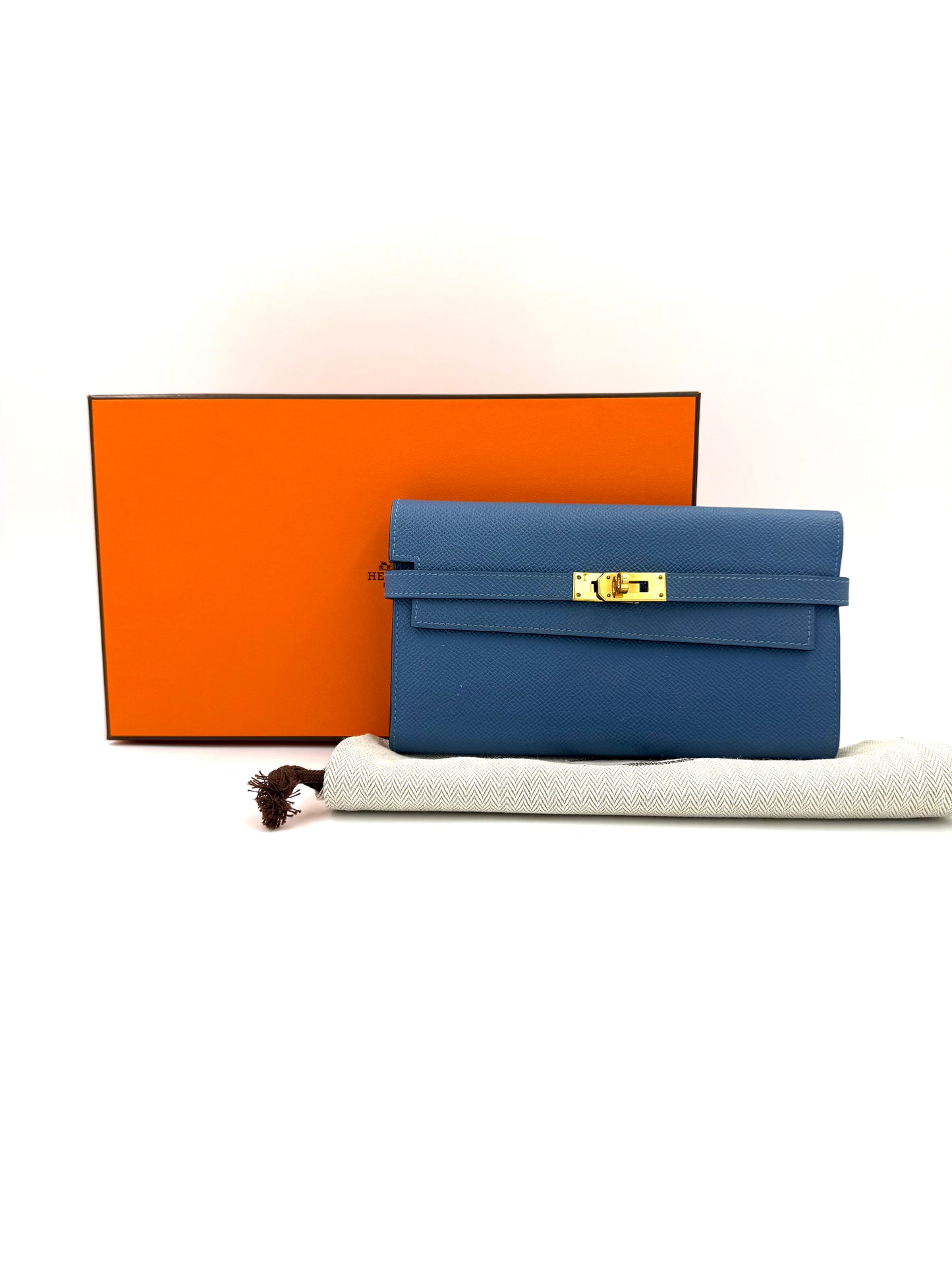 HERMÈS Kelly long Wallet Epsom Bleu Izmir GHW elegante Geldbörse aus genarbtem blauem Leder mit goldfarbenem Verschluss