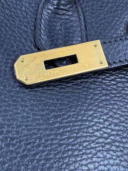 HERMÈS Birkin 35 Ardennes schwarz GHW mit goldfarbenem HERMÈS Paris Verschlussdetail