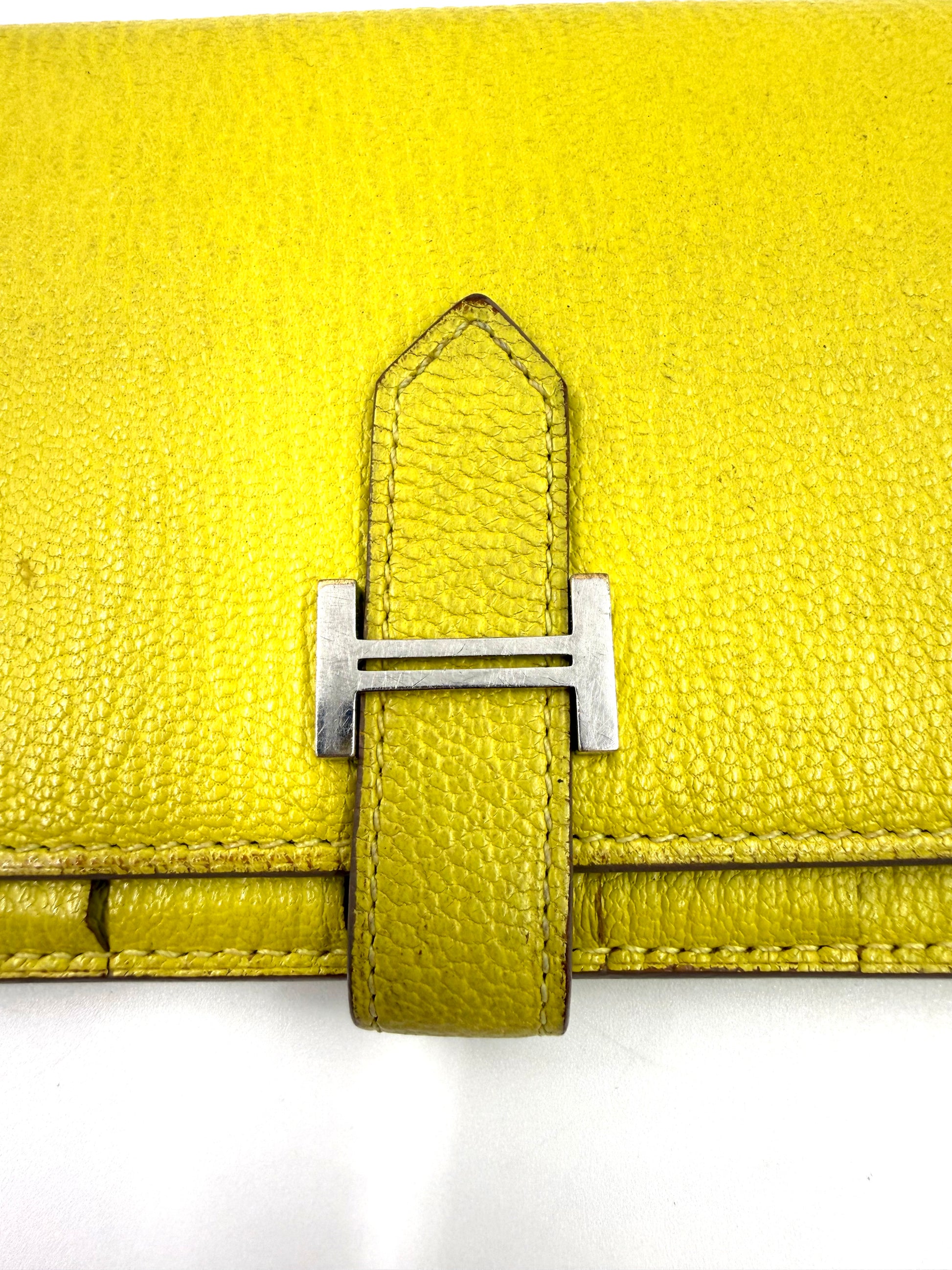 HERMÈS Bearn Wallet Mysoreleder Lime PHW in leuchtendem Gelb mit silbernem H Verschluss aus hochwertigem Leder