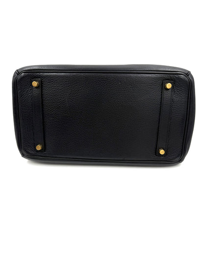 HERMÈS Birkin 35 Ardennes schwarz GHW Unterseite der schwarzen Designerhandtasche