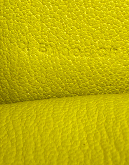 HERMÈS Bearn Wallet Mysoreleder Lime PHW in hochwertigem, strukturiertem grünem Leder mit feiner Prägung.