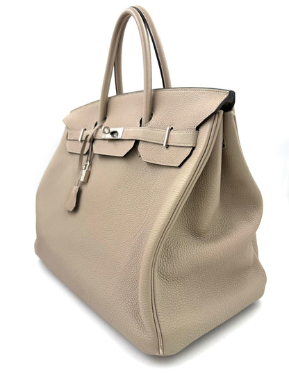 HERMÈS Birkin 40 Togo Gris Tourterelle PHW elegante Secondhand-Designertasche aus hochwertigem Leder in neutralem Grau.
