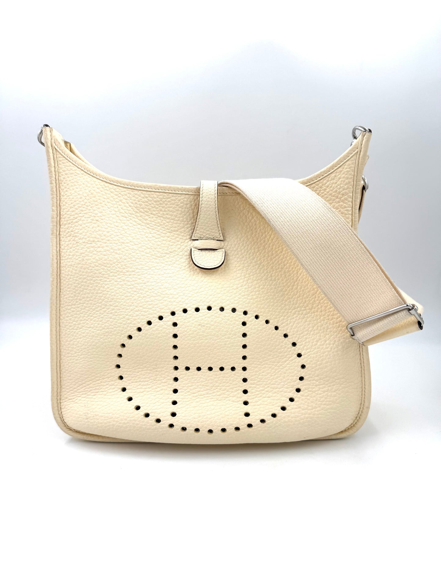 HERMÈS Evelyne 29 Nata Clemence PHW, elegante beige Ledertasche mit verstellbarem Schulterriemen, Secondhand Designertasche