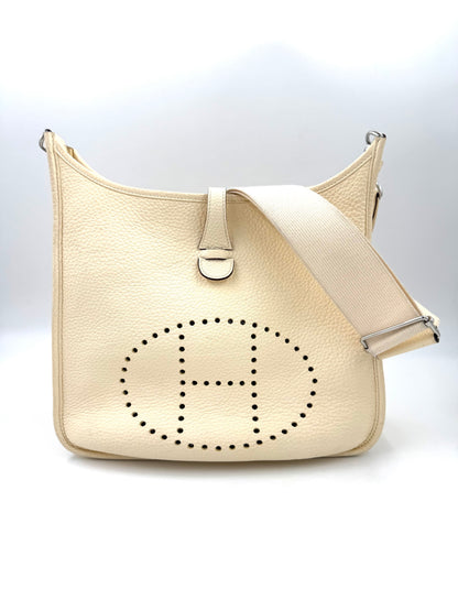 HERMÈS Evelyne 29 Nata Clemence PHW, elegante beige Ledertasche mit verstellbarem Schulterriemen, Secondhand Designertasche