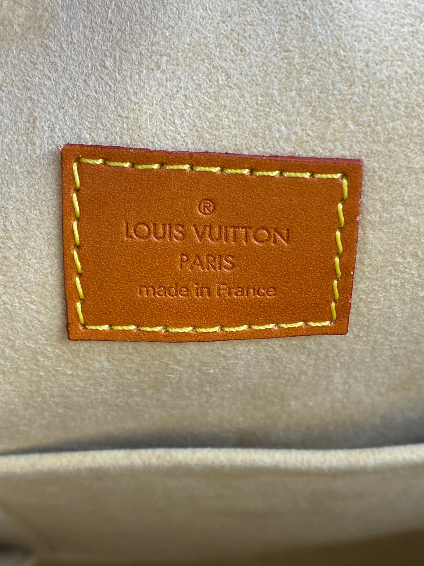 LOUIS VUITTON Lockit Vertical Nomade VVN Leder