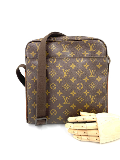 LOUIS VUITTON Trotteur Beaubourg Monogram Canvas