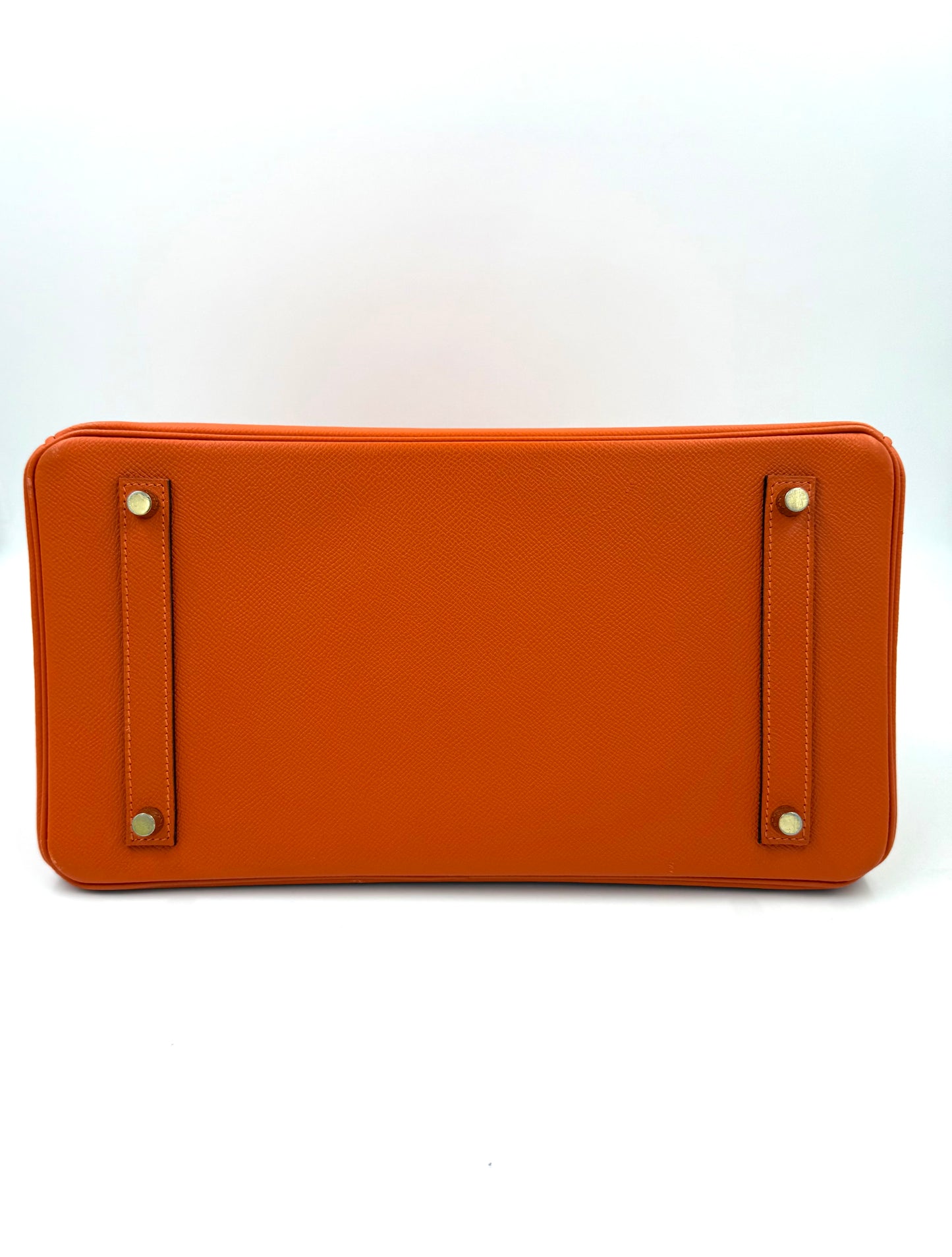 HERMÈS Birkin 35 Epsom orange GHW Bodenansicht mit vier goldfarbenen Metallfüßen und feinem Narbenleder