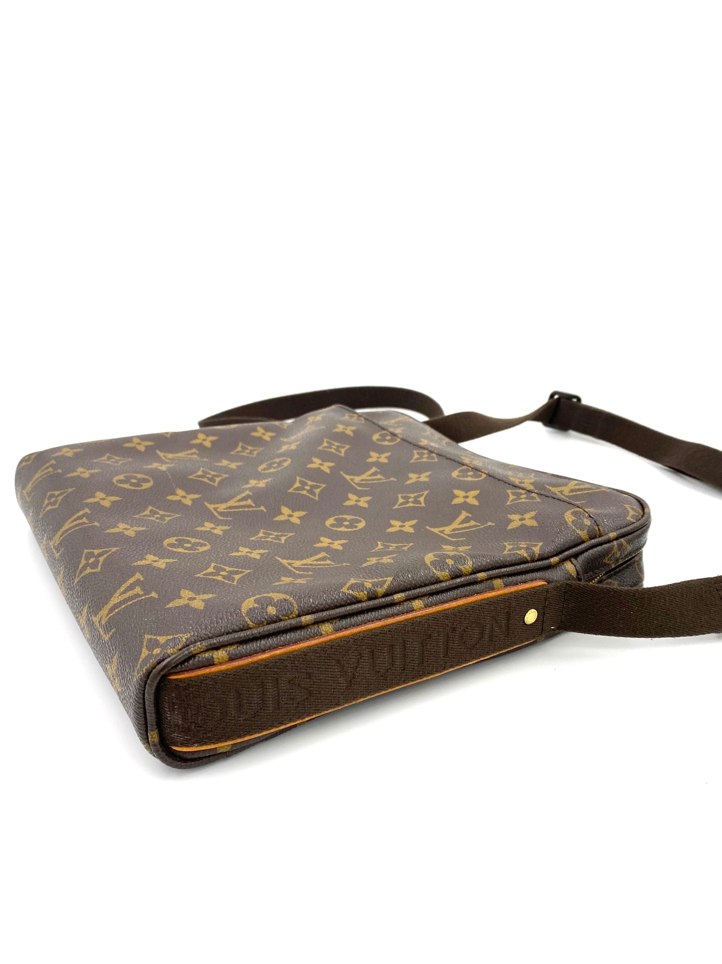 LOUIS VUITTON Trotteur Beaubourg Monogram Canvas