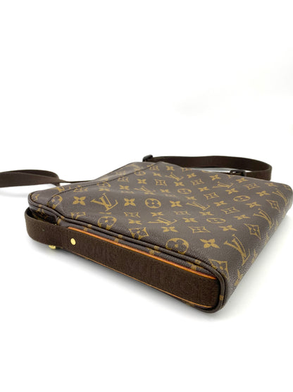 LOUIS VUITTON Trotteur Beaubourg Monogram Canvas