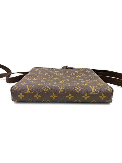 LOUIS VUITTON Trotteur Beaubourg Monogram Canvas