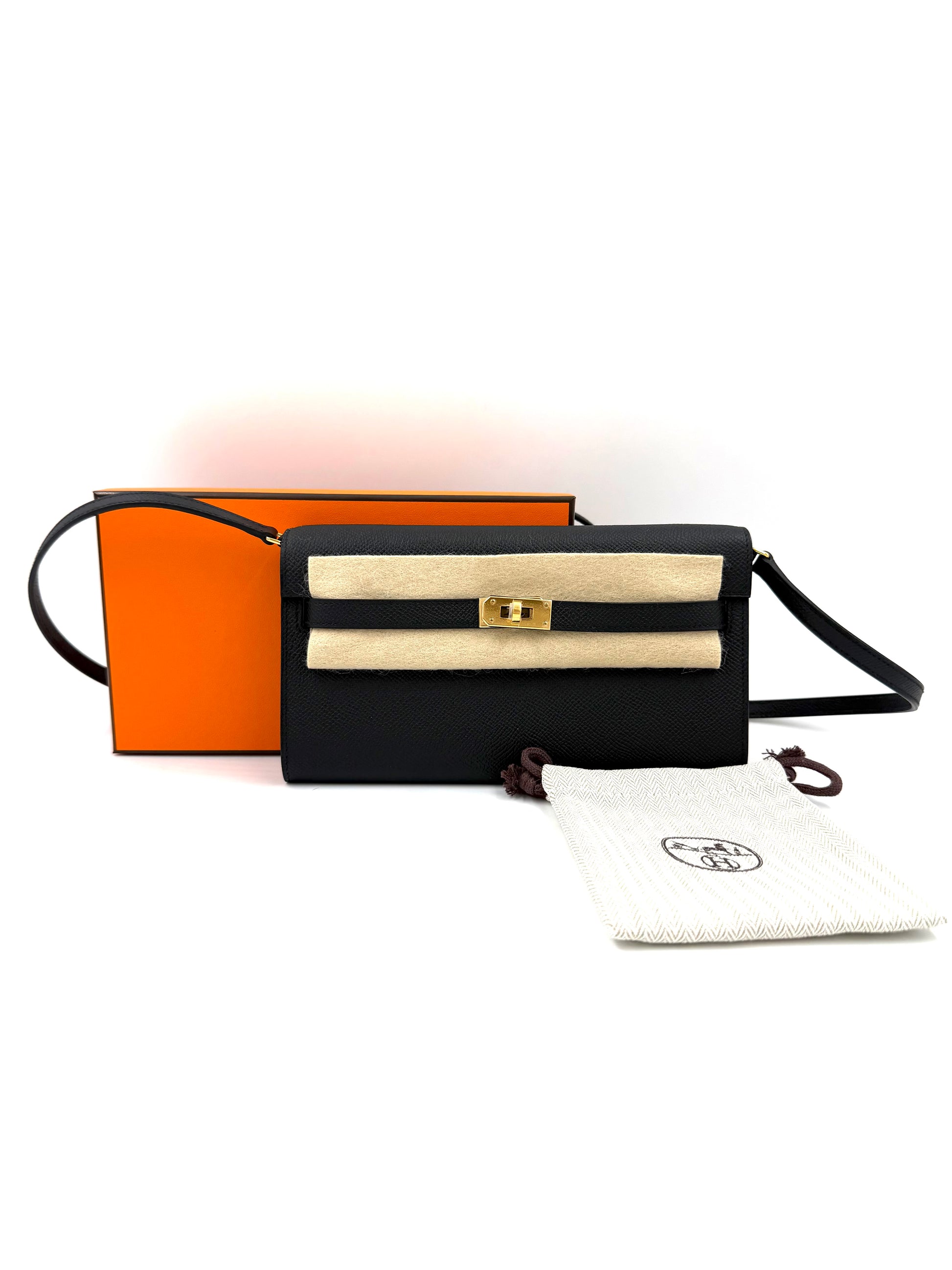 HERMÈS Kelly to Go Epsom schwarz GHW elegante schwarze Ledertasche mit goldfarbenem Drehverschluss und Trageriemen
